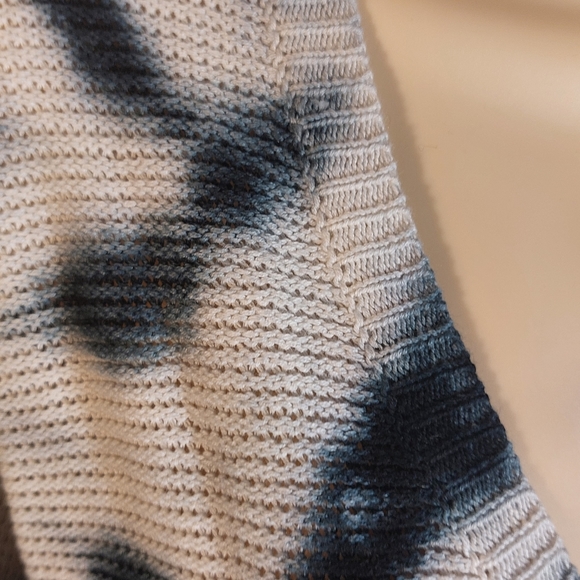 Torrid tie-dye pullover. (00) - Picture 4 of 10